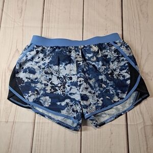 NWT Under Armour Loose Fit Shorts Size Small